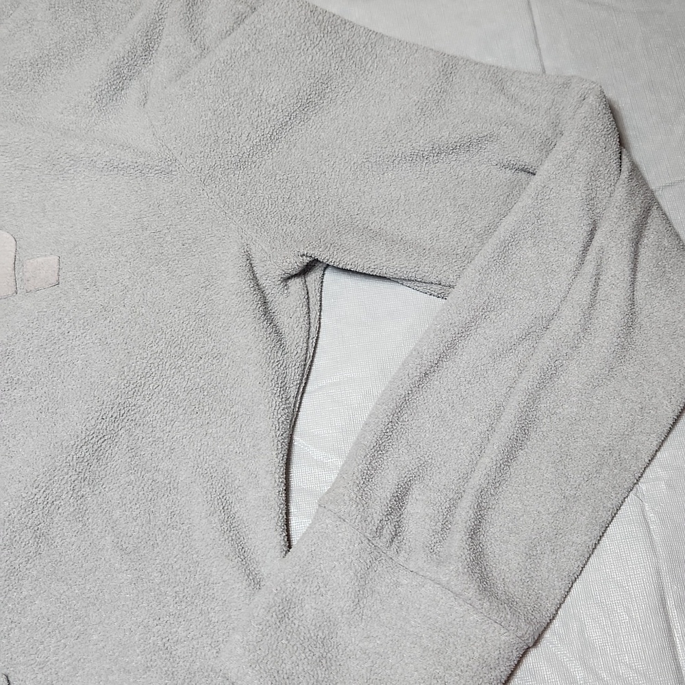 Bench Sweater - Picture 4 of 10